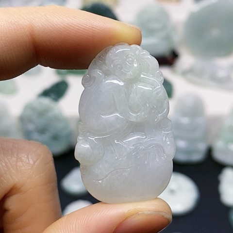 翡翠颈饰未镶嵌吊坠