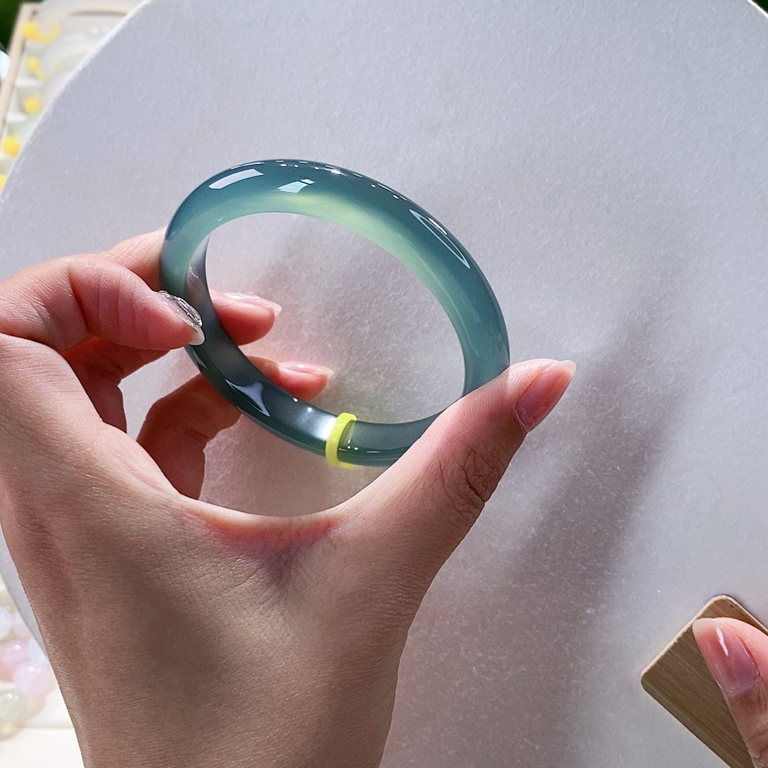 玛瑙/玉髓手镯未镶嵌58