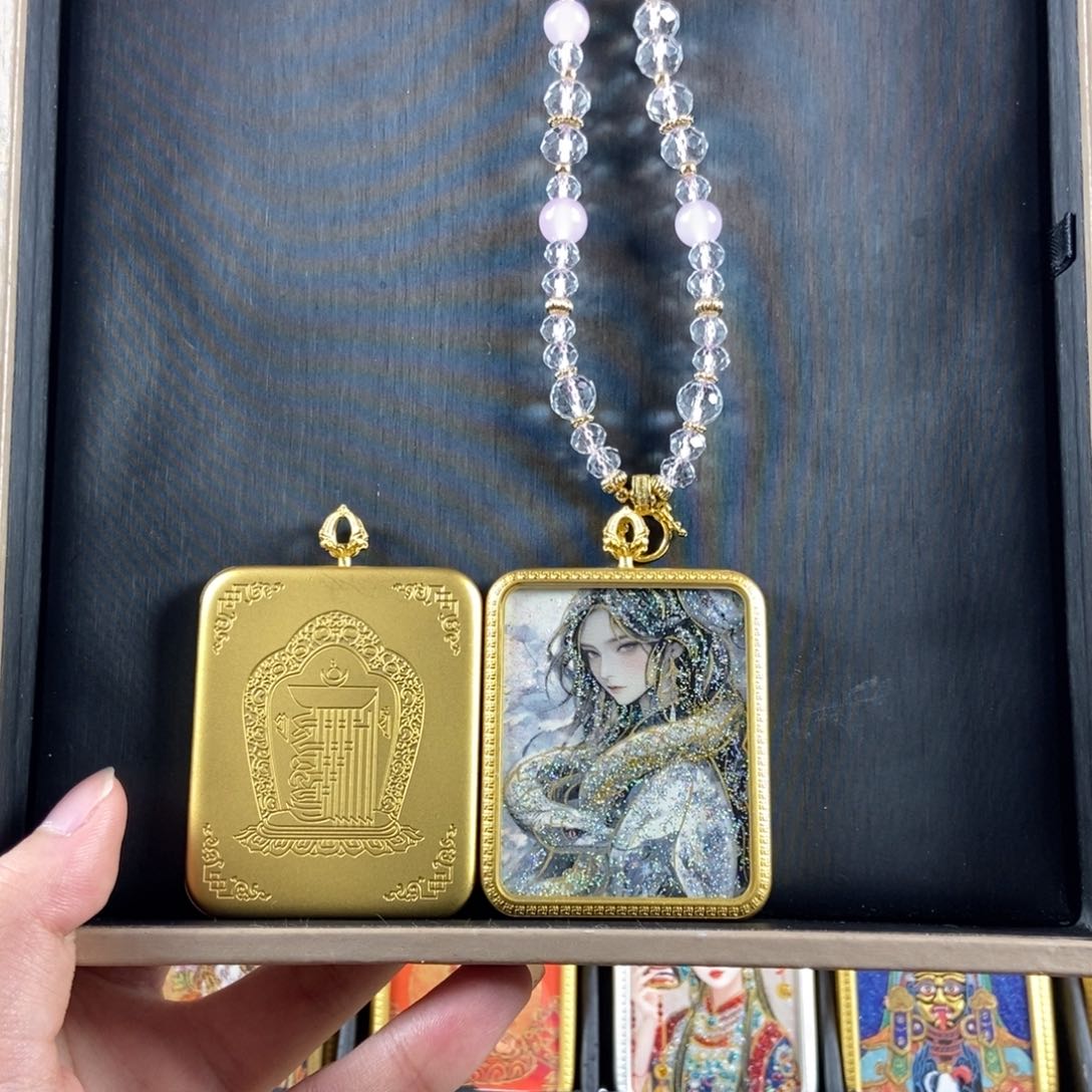 吊坠美丽的唐卡在这里结缘