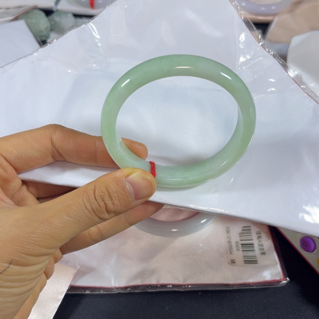 未镶嵌手镯翡翠天然翡翠手镯