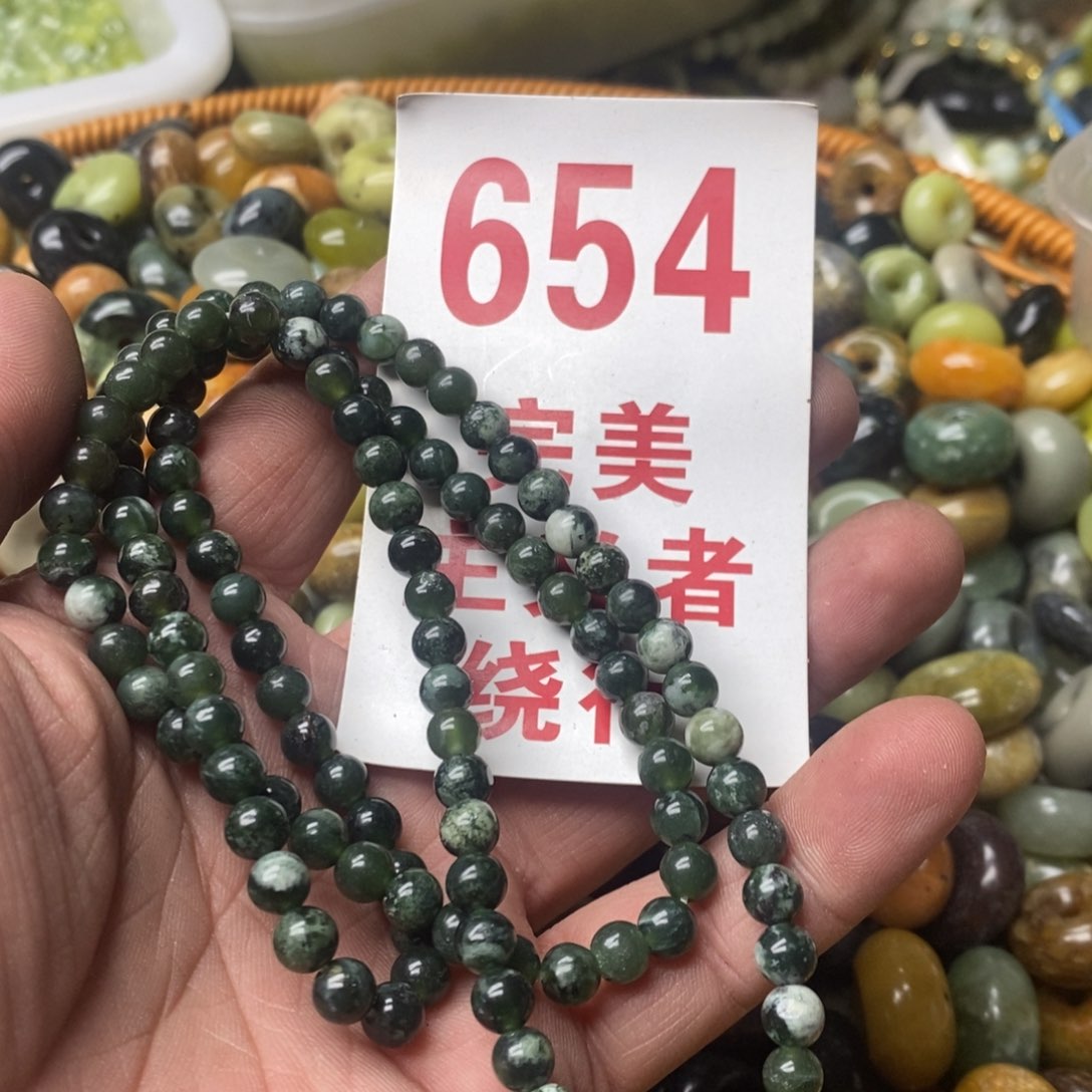 蛇纹石玉挂坠未镶嵌