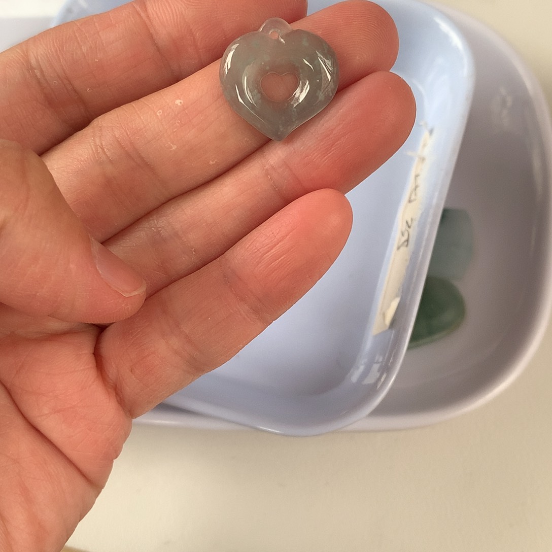 翡翠颈饰未镶嵌牛*听爱心