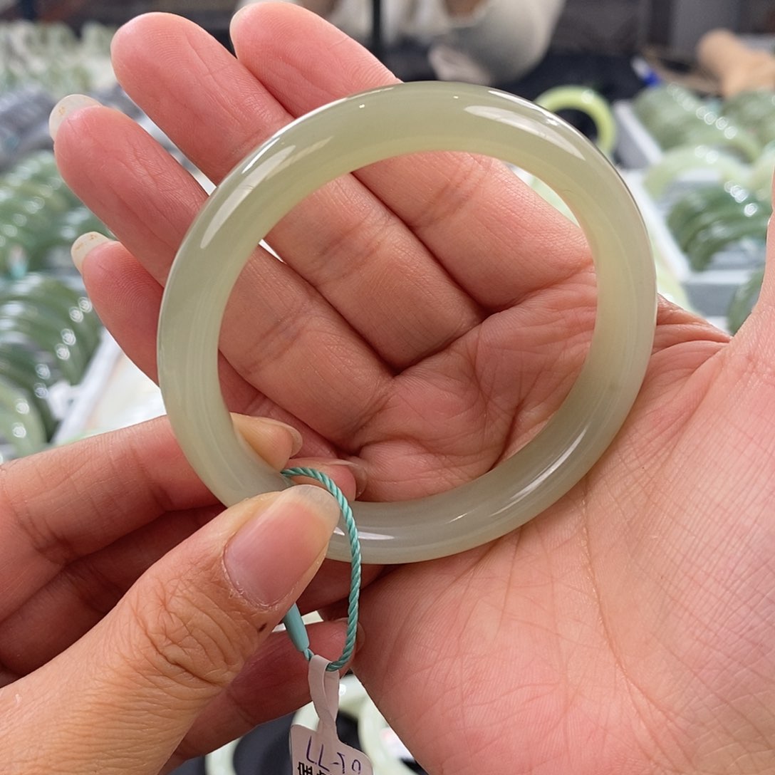 和田玉和田玉手镯55.56未镶嵌