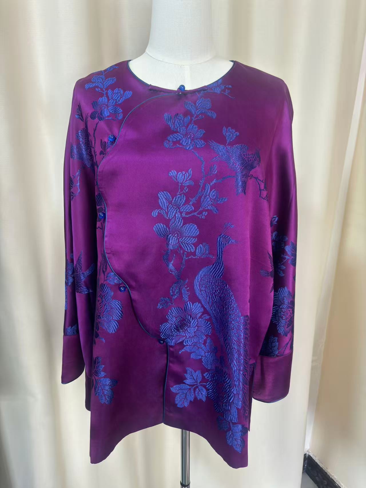 伊晨璀秀双层上衣（老软缎微瑕不退不换介意者慎拍）