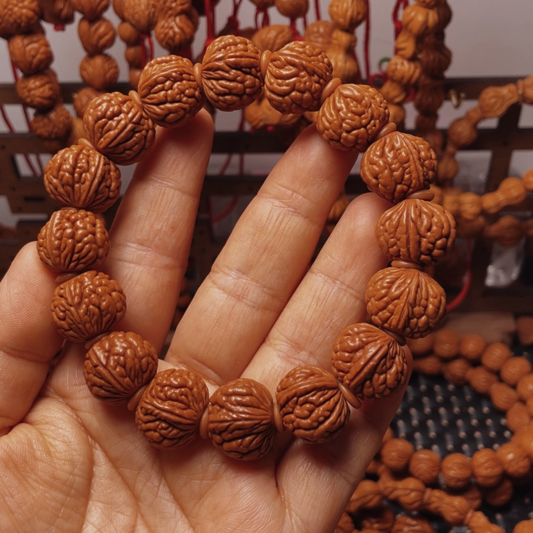 木质类龙纹桃枭手串