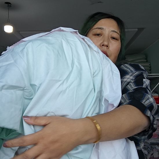 棉红棉小布头重量5斤，能做鞋子。