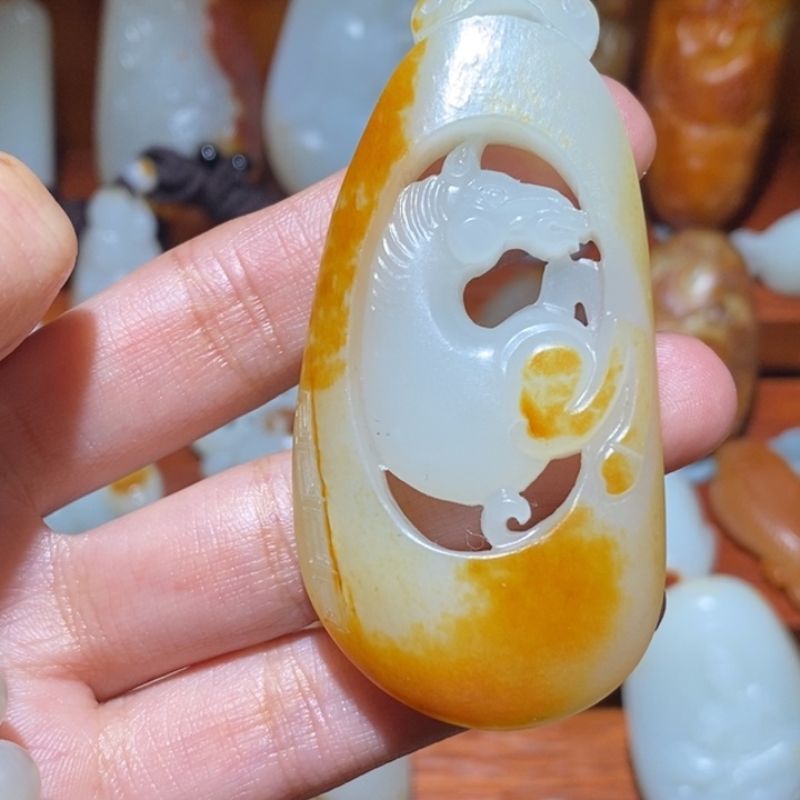 翡***玉和田玉未镶嵌颈饰