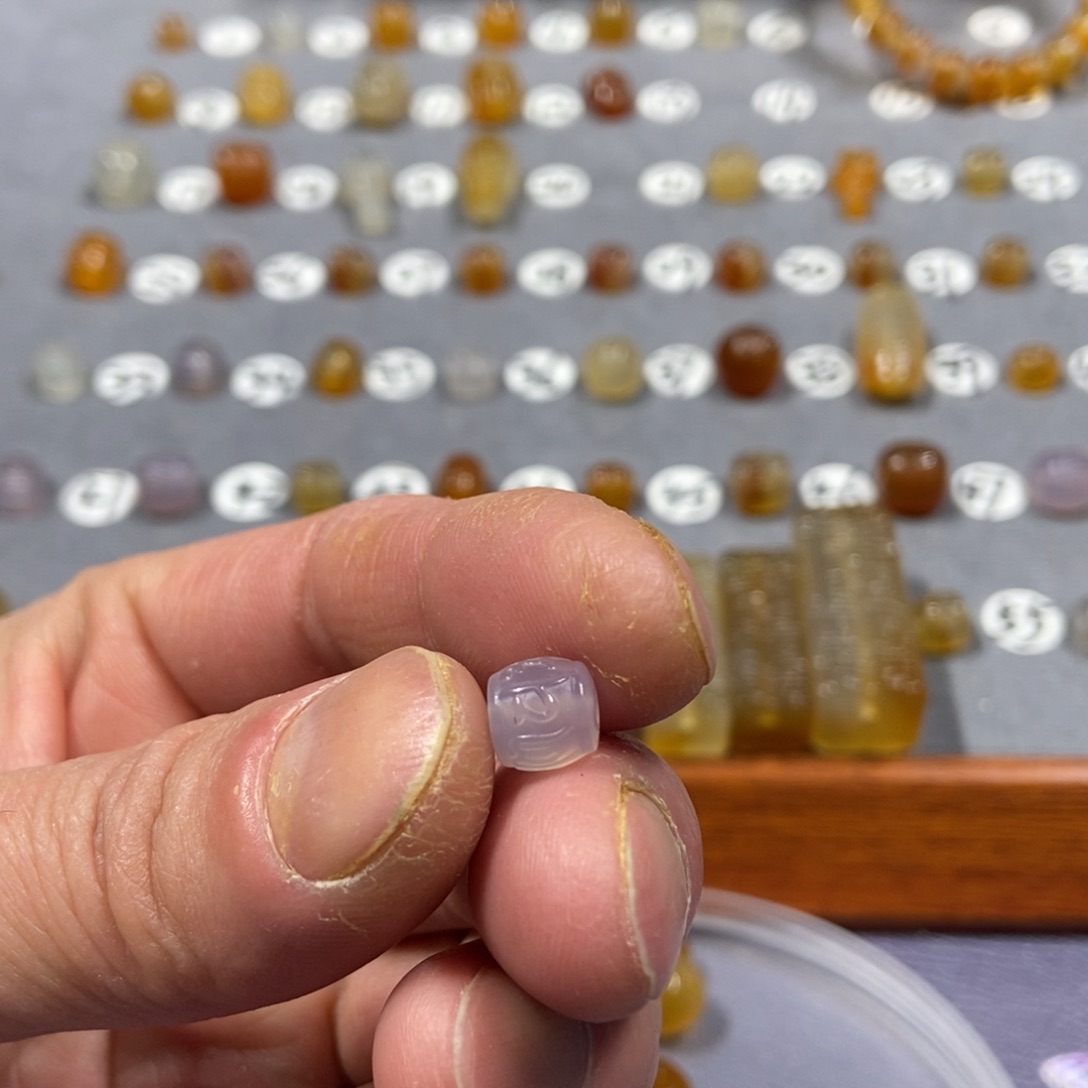 刘***乂玛瑙/玉髓合金颈饰珠