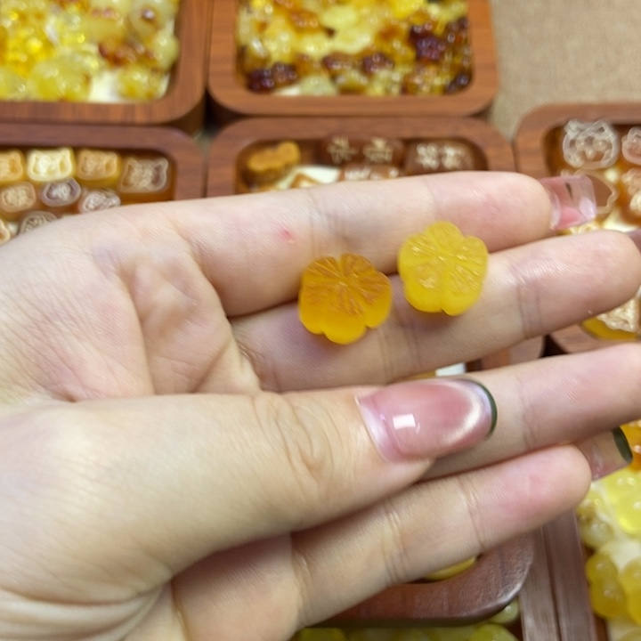 琥珀未镶嵌珠宝奇石花花