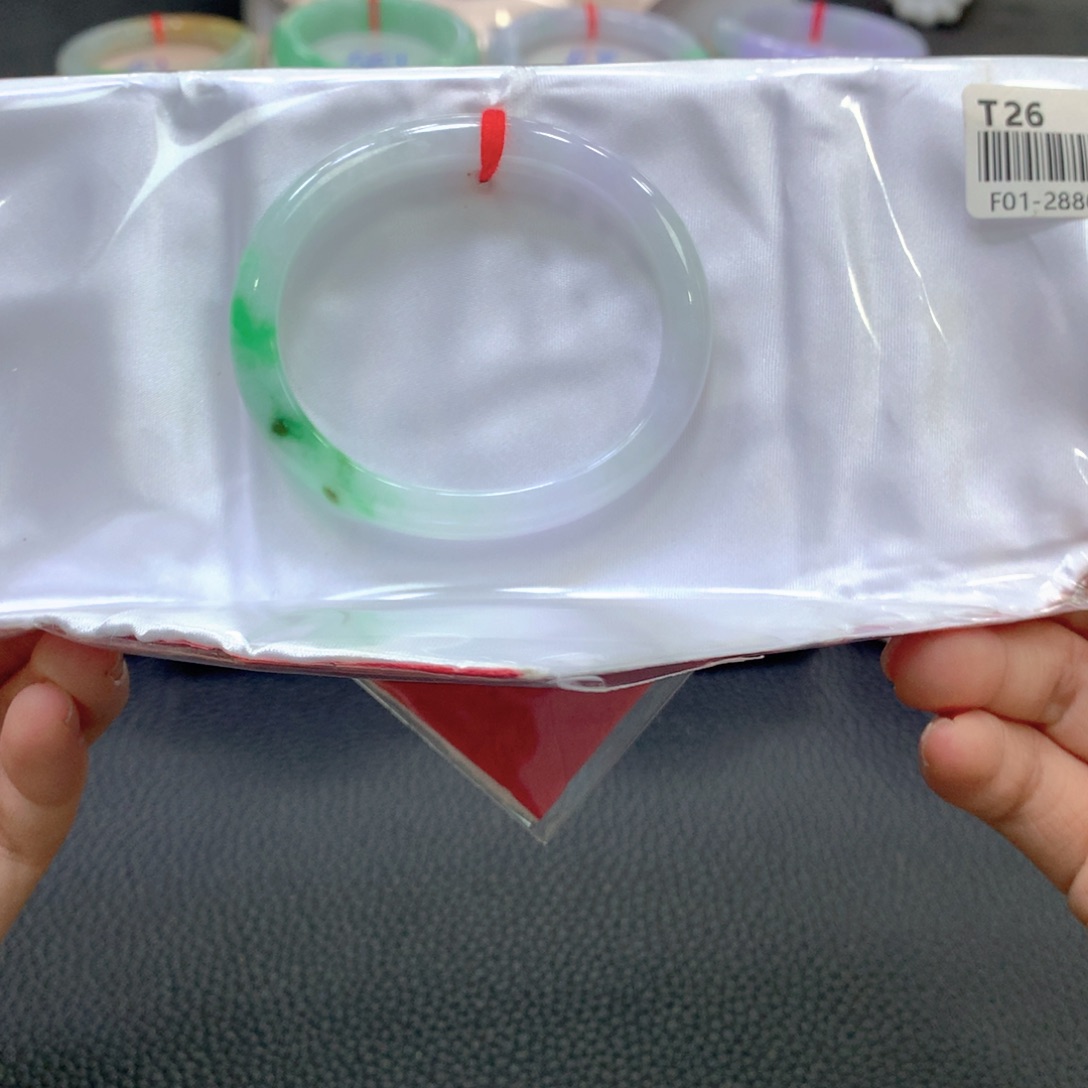 翡翠未镶嵌手镯贵妃