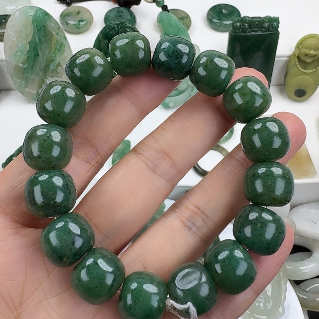 独山玉未镶嵌颈饰