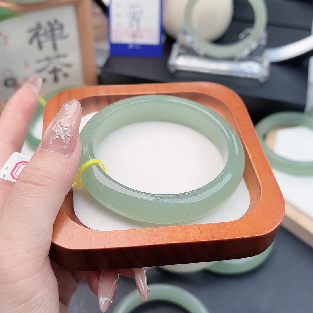 石英质玉未镶嵌手镯58