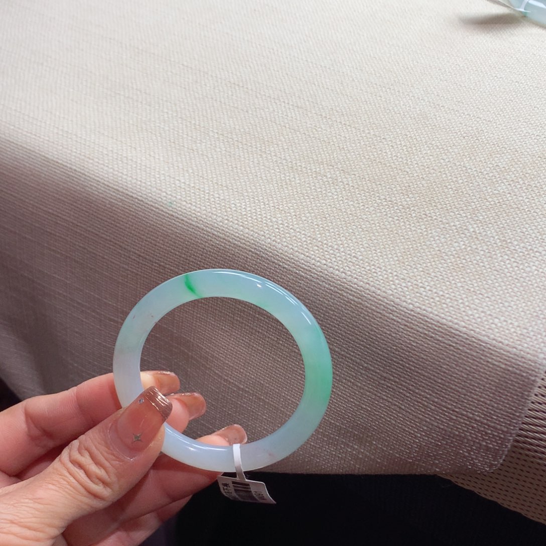 翡翠手镯未镶嵌17号一线天