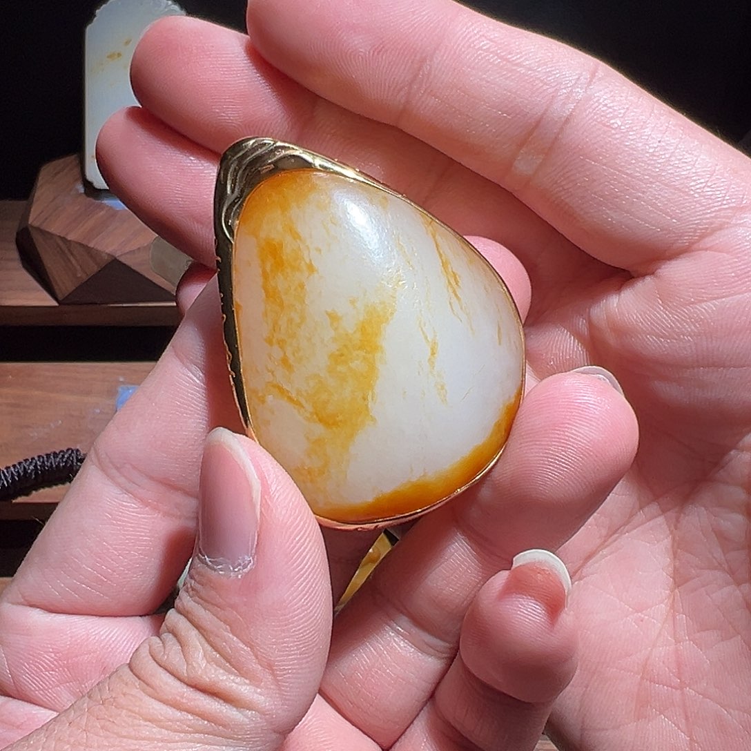 Z***裤和田玉未镶嵌颈饰