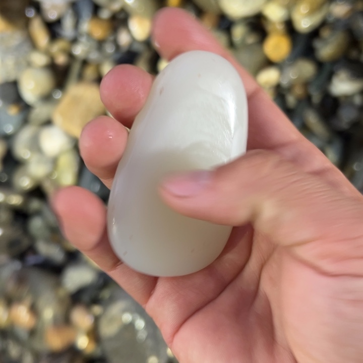 和田玉（糖玉）未镶嵌珠宝奇石