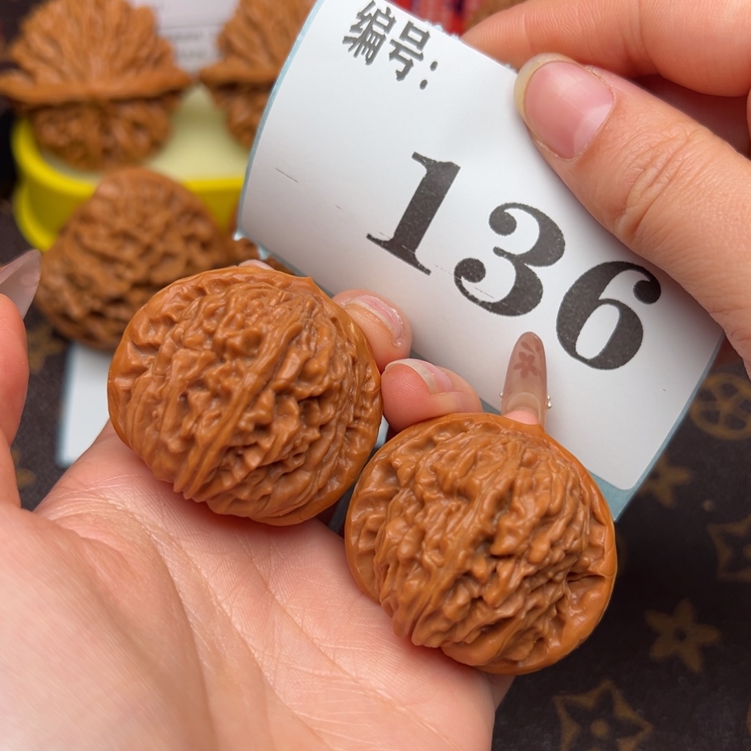 文玩核桃把件3.9四座楼136
