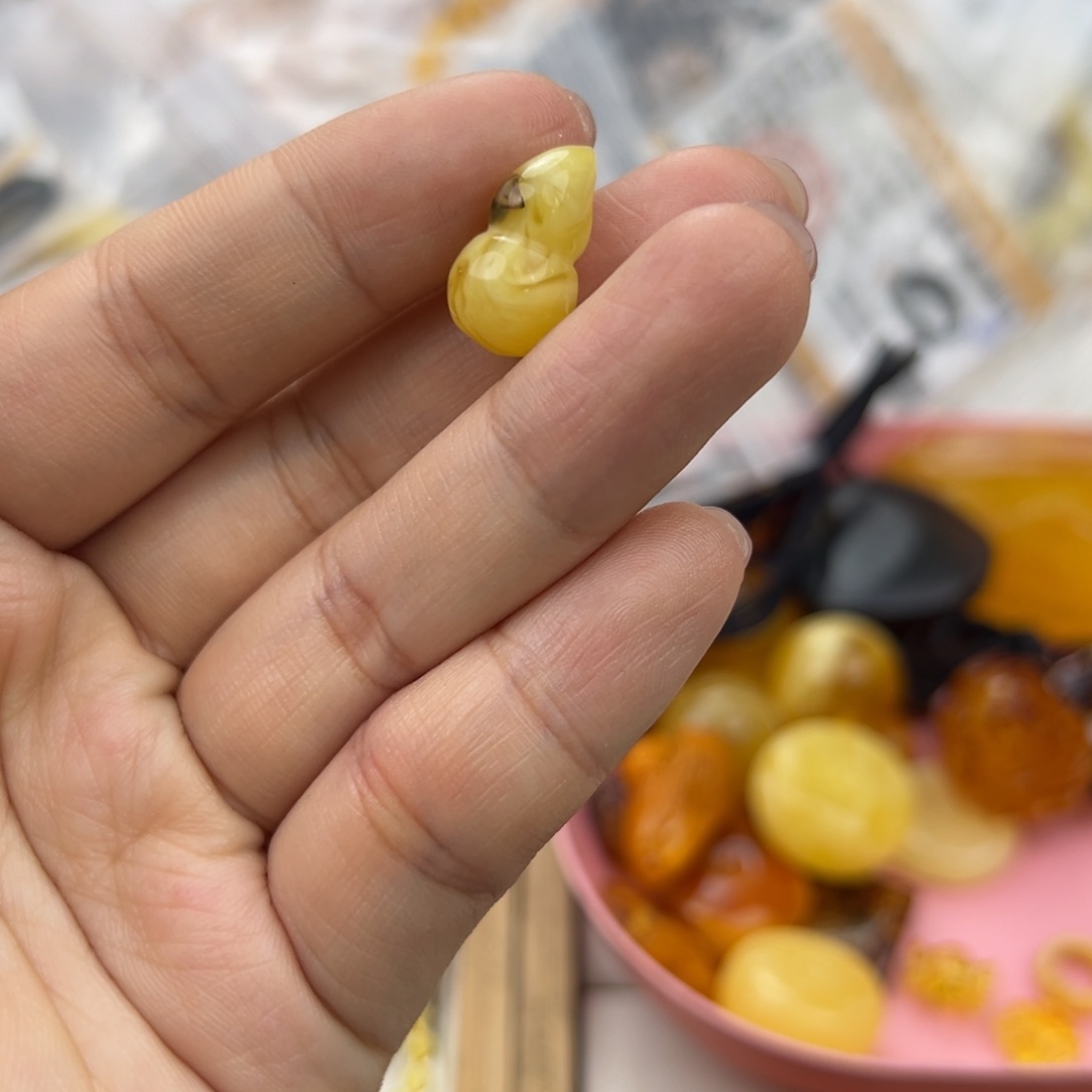 琥珀珠宝奇石未镶嵌