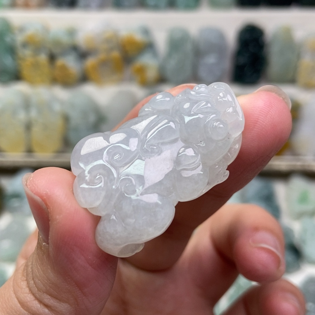 翡翠吊坠(赠链)未镶嵌