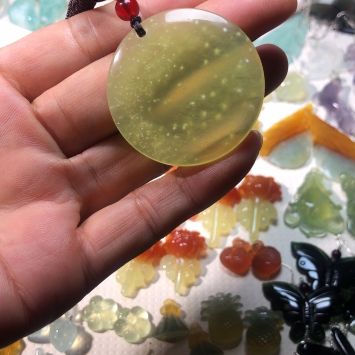 蛇纹石玉未镶嵌耳钉