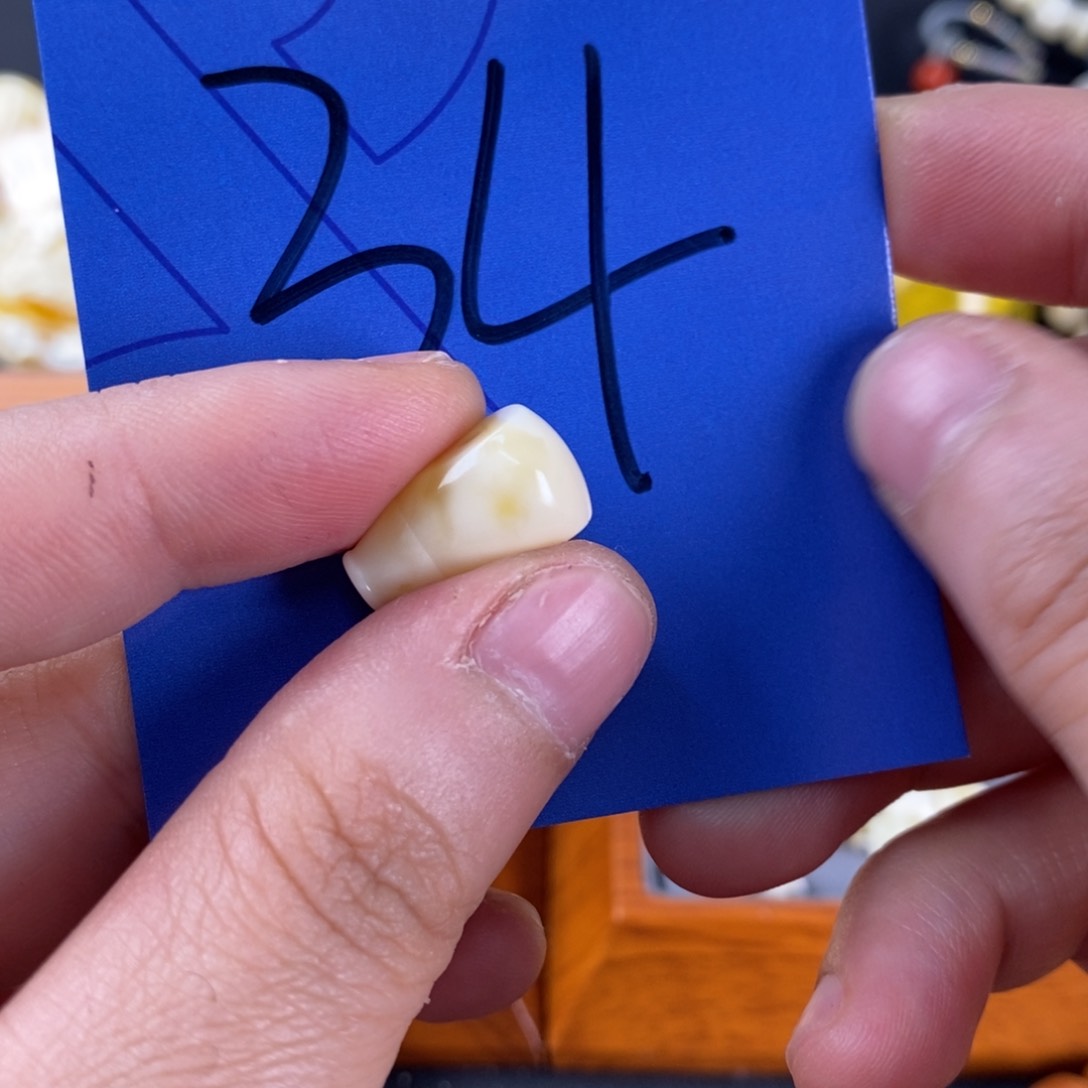 蜜蜡裸石未镶嵌陈***觉蜜蜡