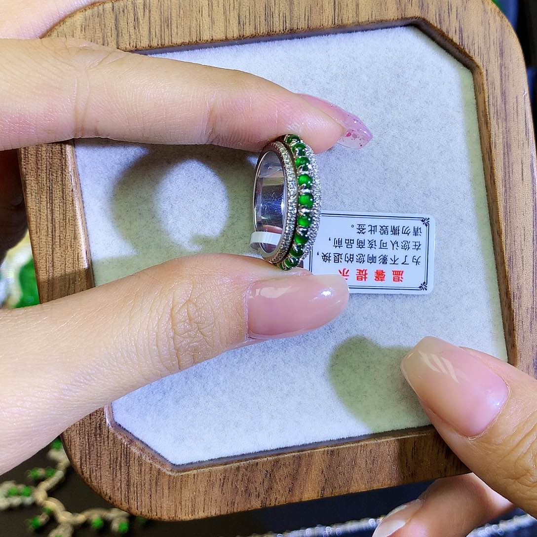翡翠戒指银S925镶嵌玲*天然翡翠戒指