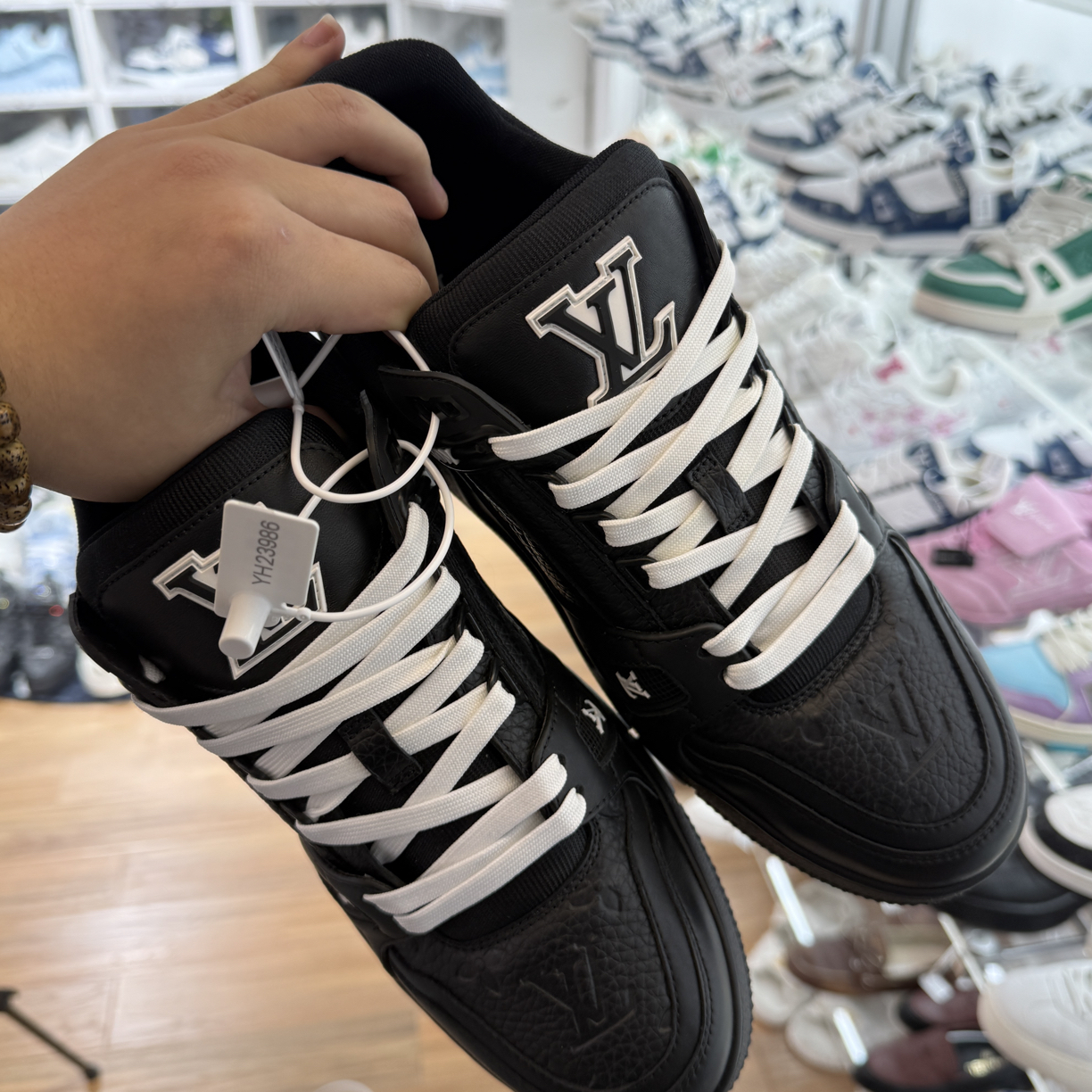 99新 LouisVuitton/路易威登 Trainer 黑武士 原盒42码 YH23985