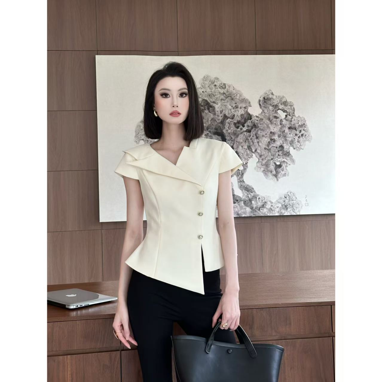 琦哥【小众带范】原创设计时尚收腰欧若V领短袖上衣35224