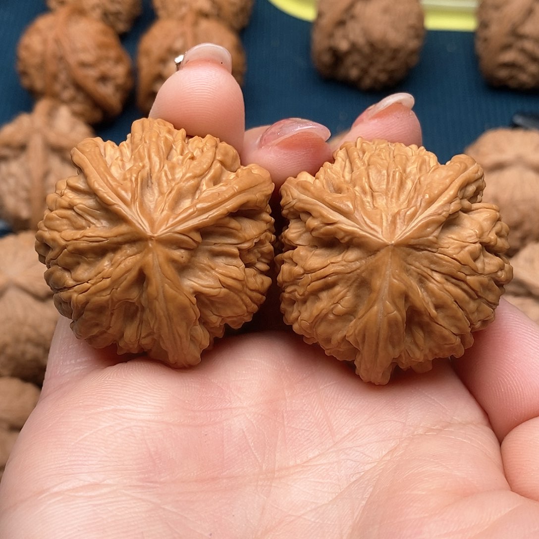 文玩核桃吊坠帅***驼玉龙