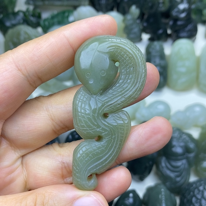 和田玉未镶嵌颈饰