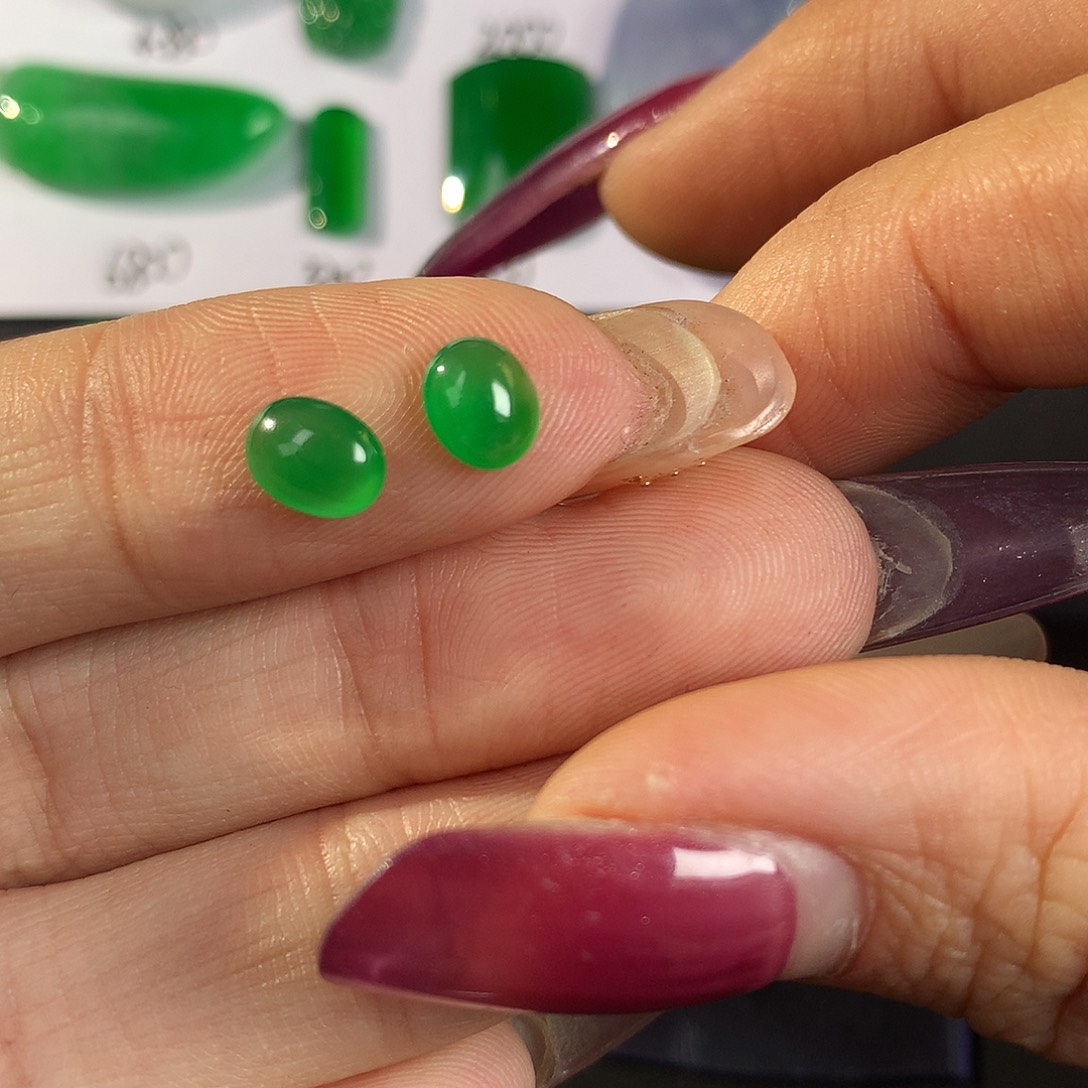 蒙***子翡翠散珠6.6 5.2 2.8