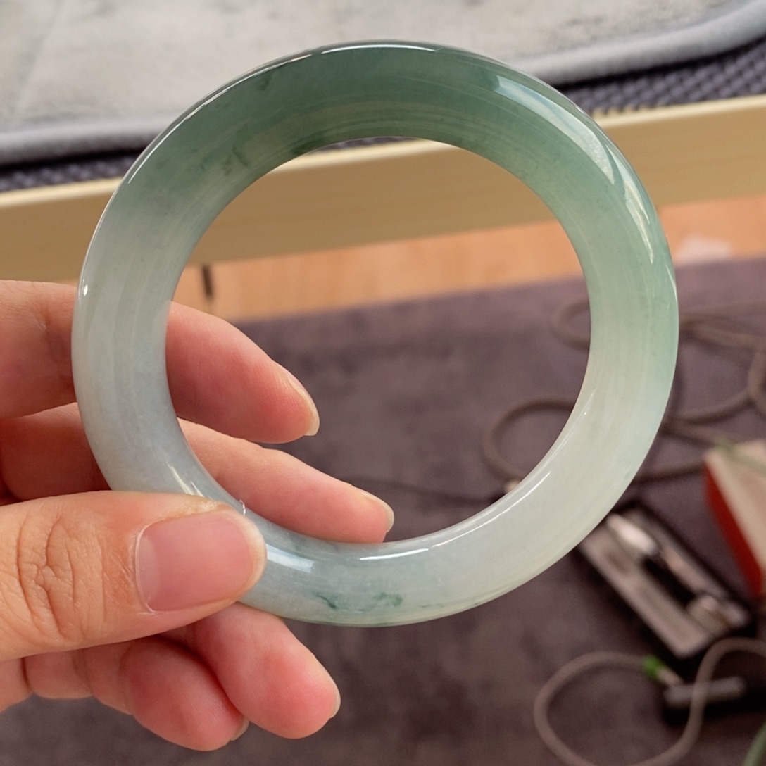 【闪购商品】翡翠手镯未镶嵌天然翡翠手镯半山水