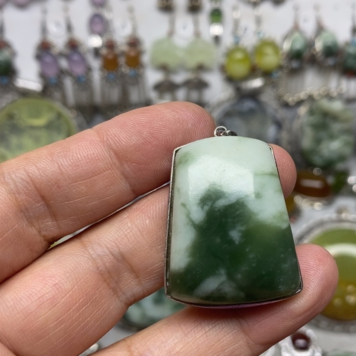 蛇纹石玉吊坠银S925镶嵌