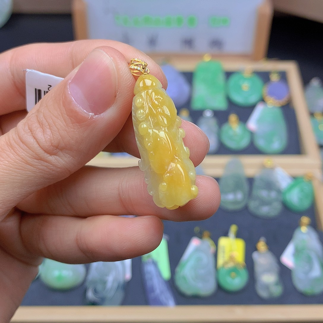 翡翠颈饰18K金镶嵌翡翠