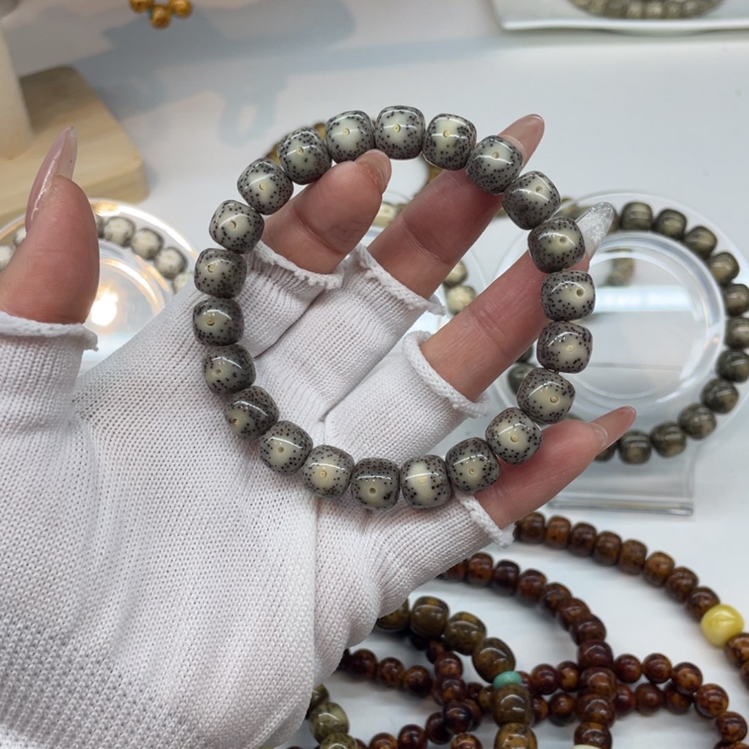 星月菩提手串10/9 黄金曈绿包白 030