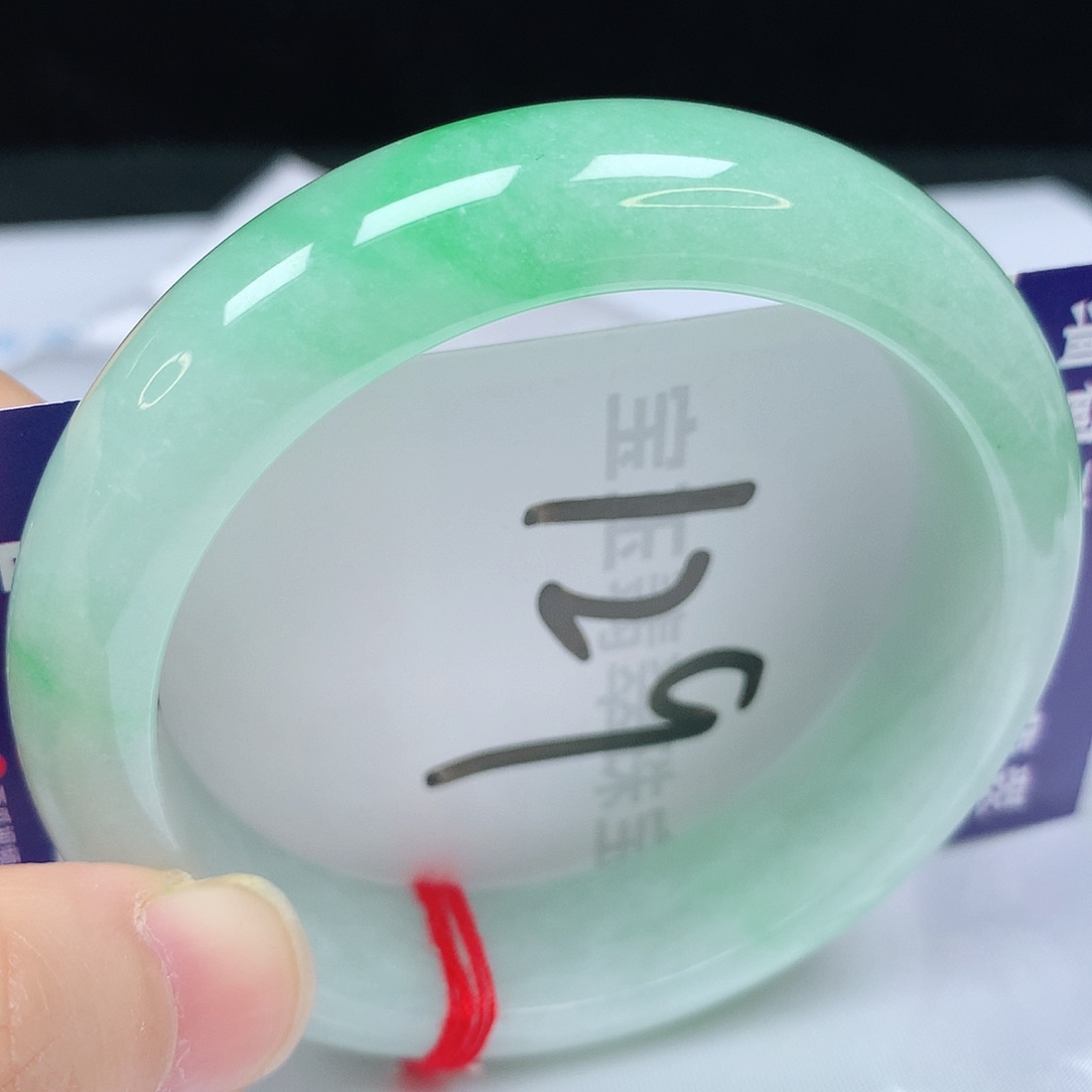 翡翠手镯未镶嵌55圈口