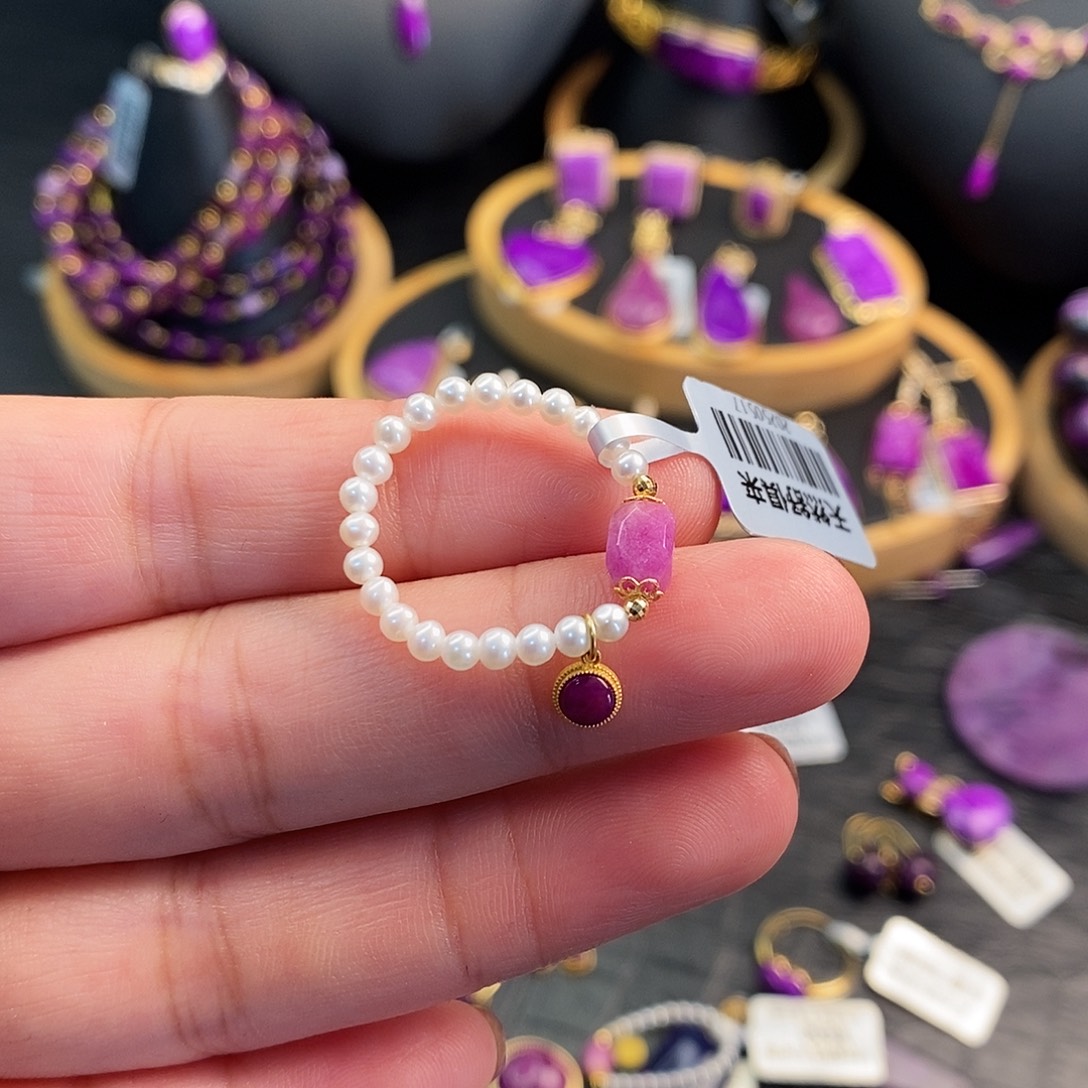 大***宝苏纪石（舒俱来）18K金镶嵌戒指