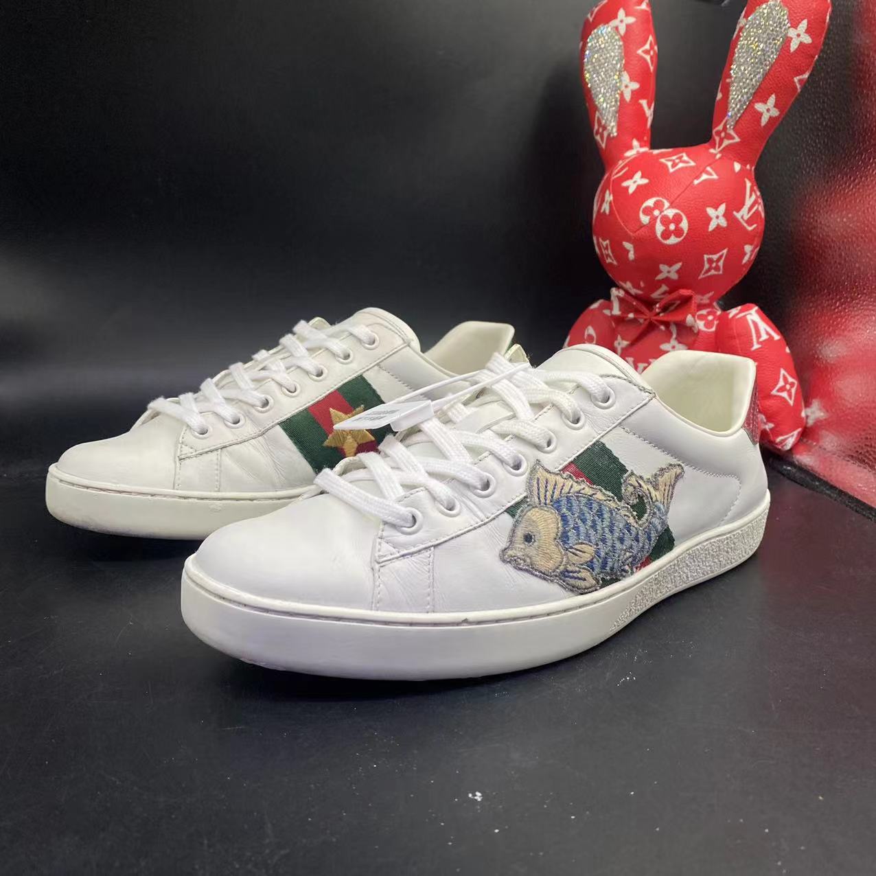 95新 GUCCI/古驰 【AO福利】40.5欧码男小鱼刺绣百搭板鞋ao066