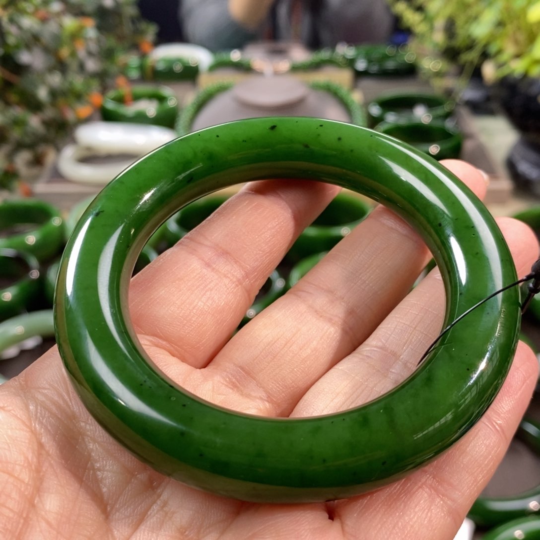 和田玉（碧玉）未镶嵌手镯