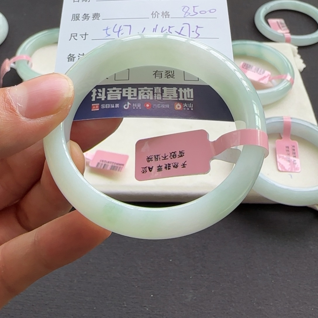 翡翠手镯未镶嵌吃****鱼天然A货翡翠手镯