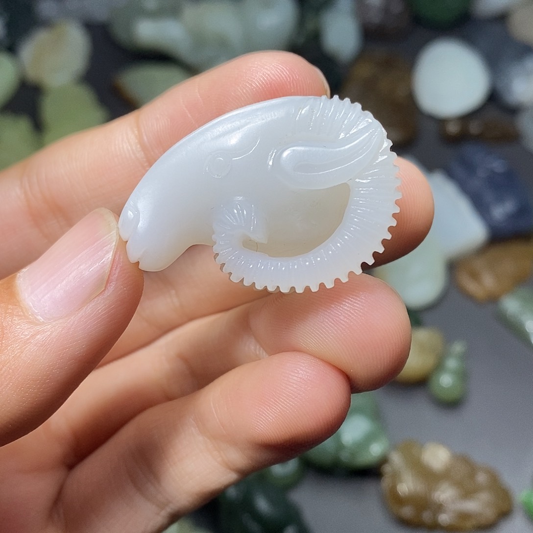 和田玉未镶嵌颈饰