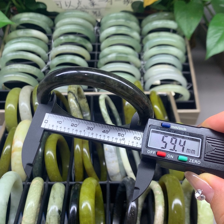 蛇纹石玉未镶嵌手镯155