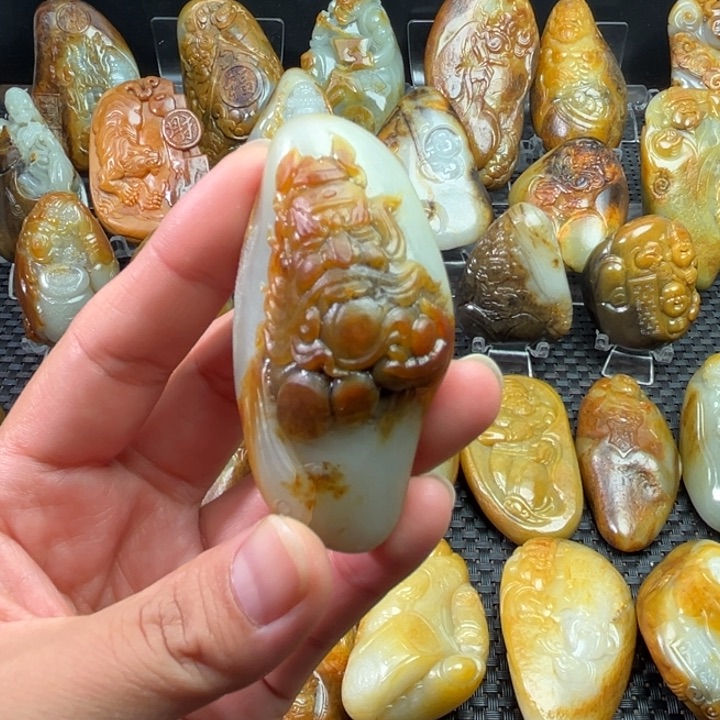 和田玉未镶嵌把件狂*