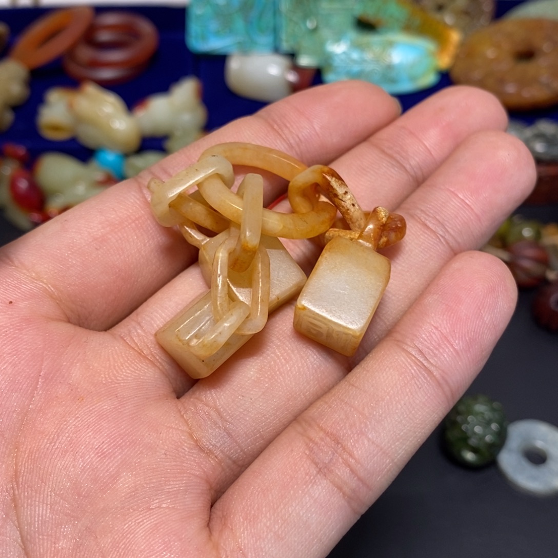 玉***引和田玉（糖玉）未镶嵌车挂