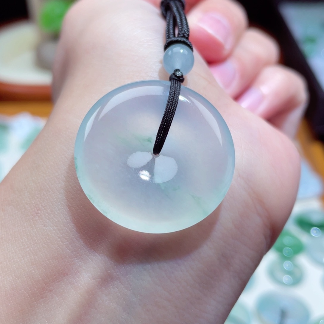 翡翠颈饰未镶嵌扣子