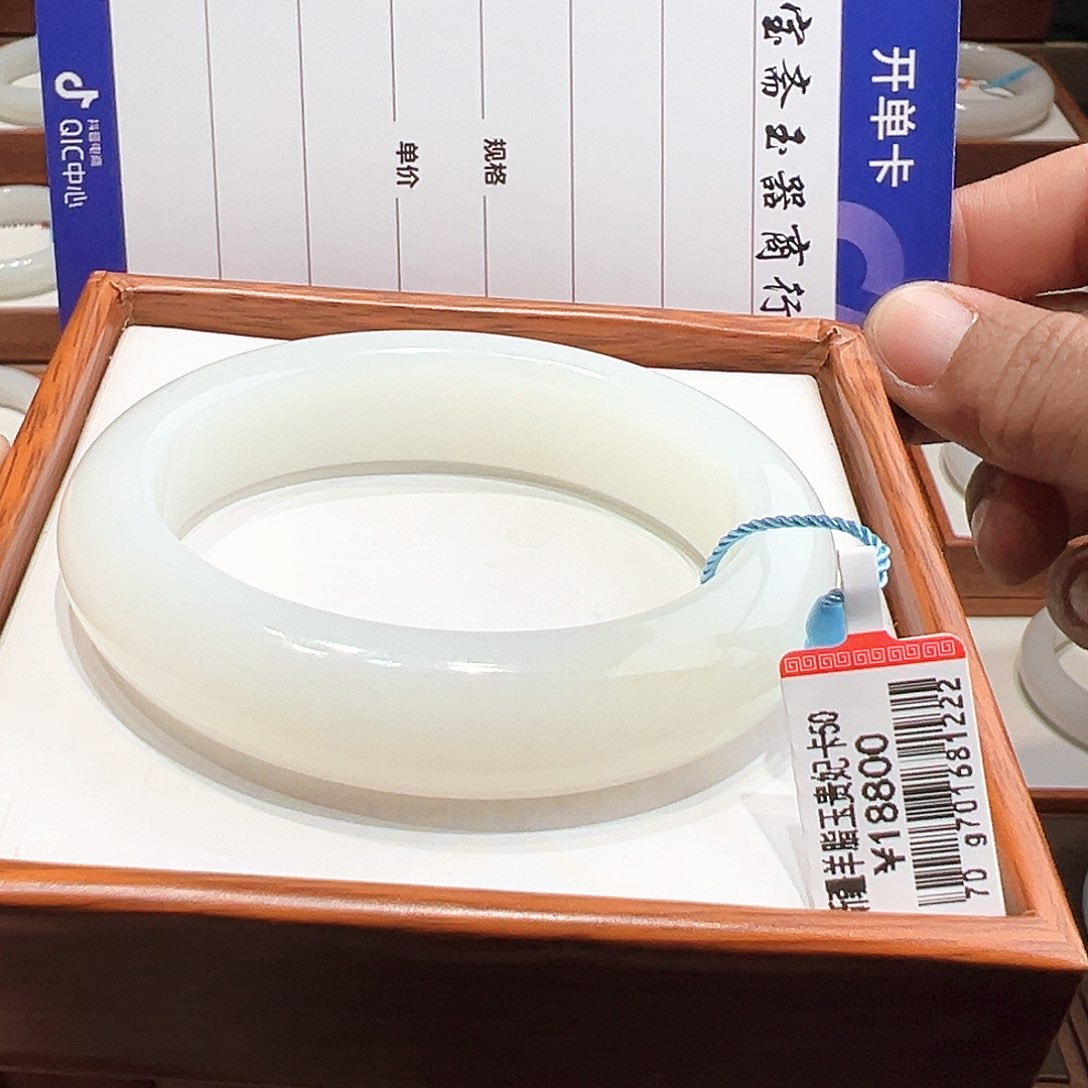 和田玉手镯未镶嵌50+