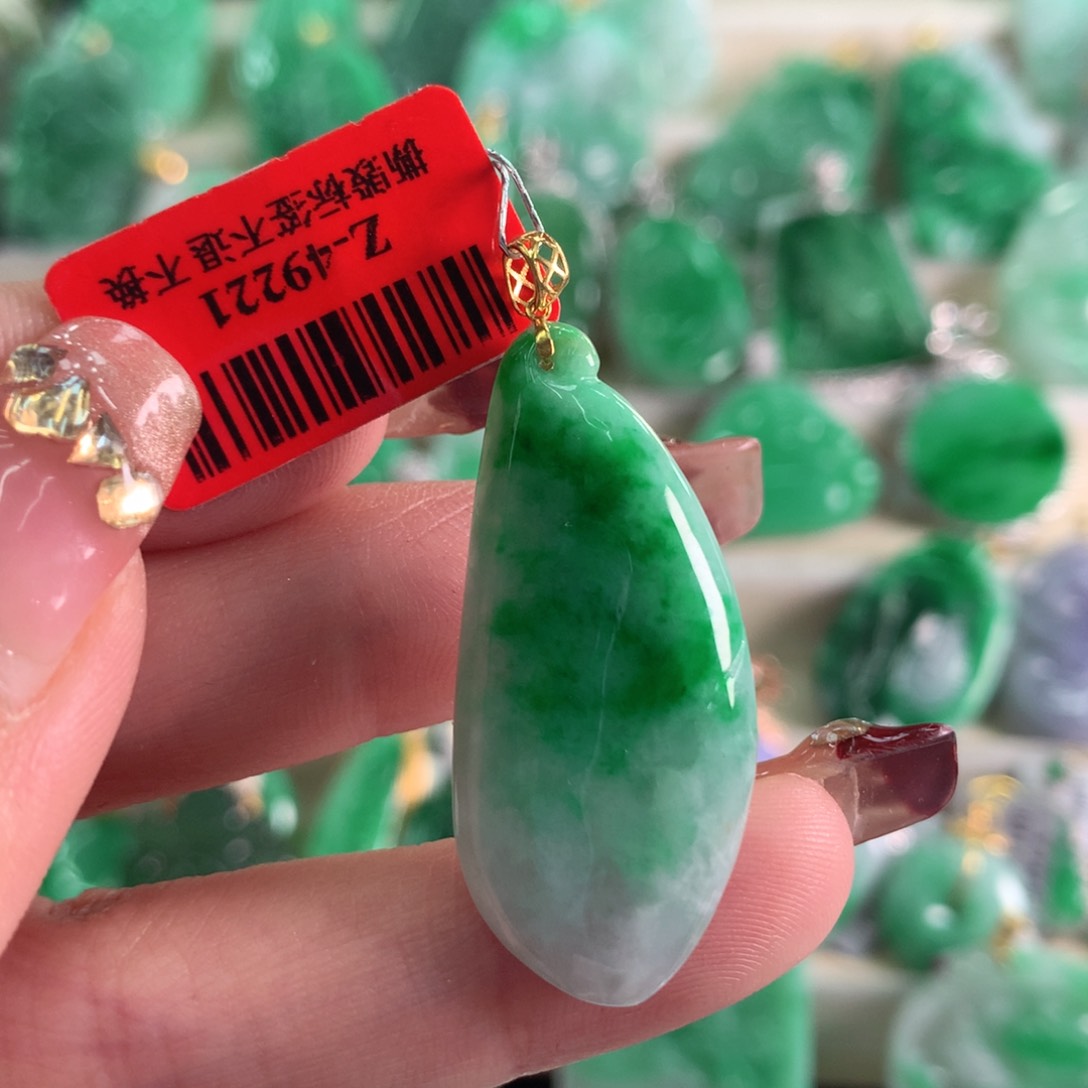 翡翠吊坠(不含链)18K金镶嵌