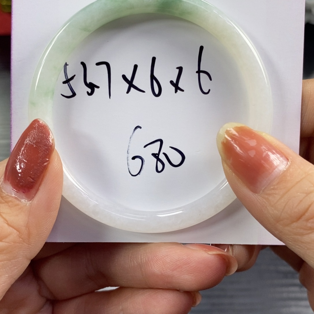 翡翠手镯未镶嵌天然翡翠