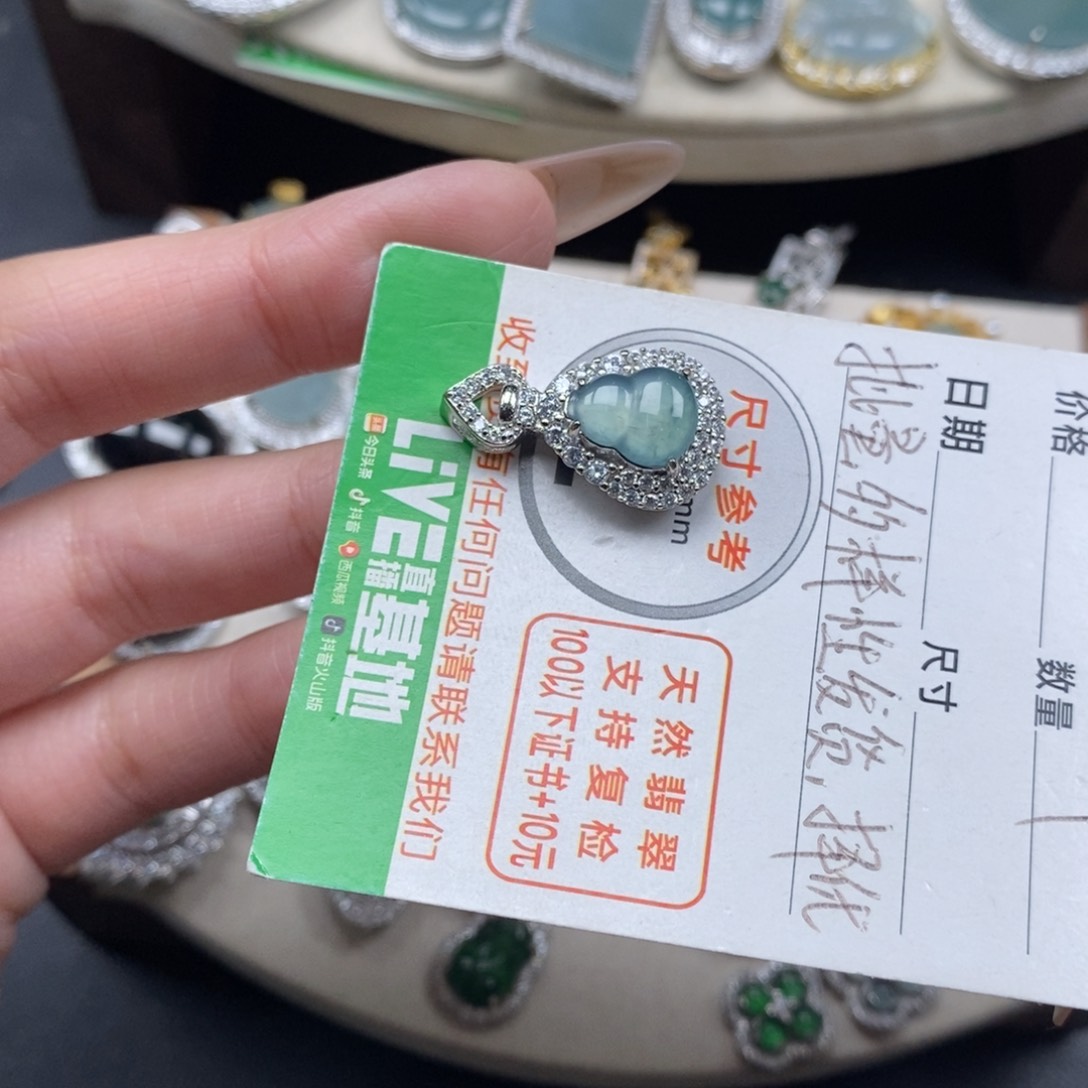 翡翠颈饰未镶嵌翡翠