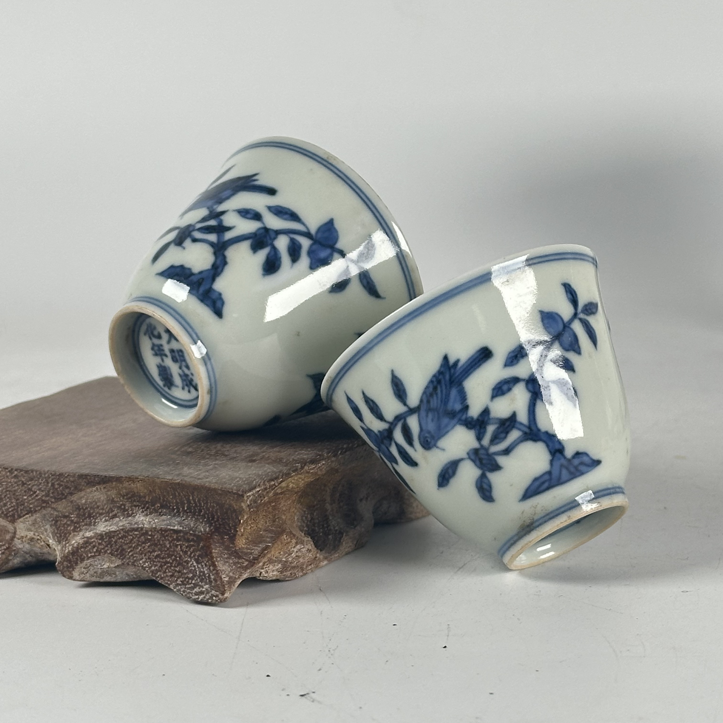 青花缠枝花卉纹酒杯收藏鉴赏