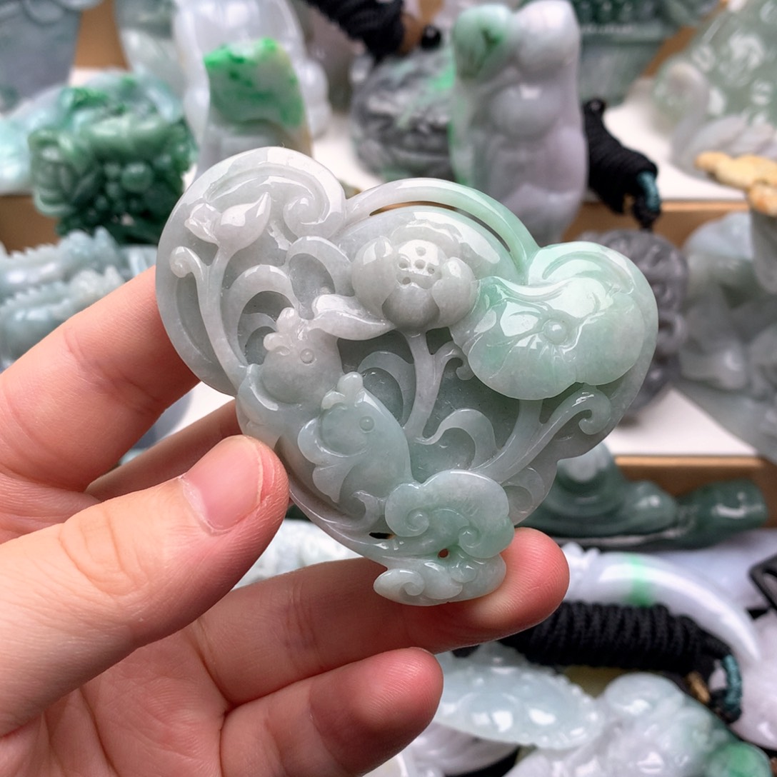 吊坠(不含链)未镶嵌翡翠